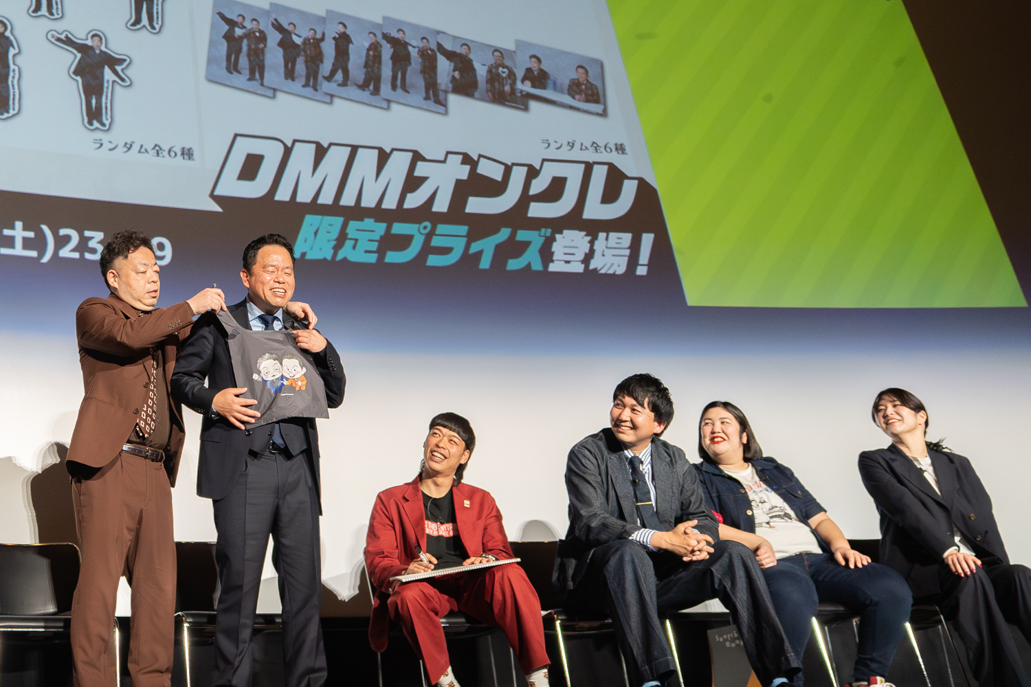 DMMオンクレお笑いライブ」オリジナルグッズのラインナップをご紹介